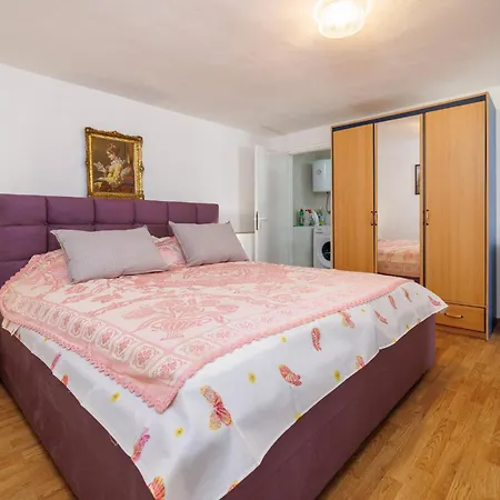 Srebrnjak Apartment